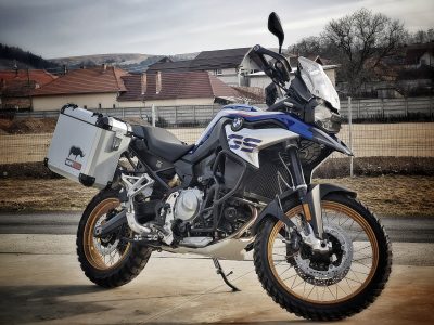 BMW F850GS Panniers equipped with aluminium lateral cases panniers koffer, valise, crash bar and panniers rack carrier