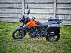 ktm 390 adventure equipped with aluminium lateral cases panniers valise koffer