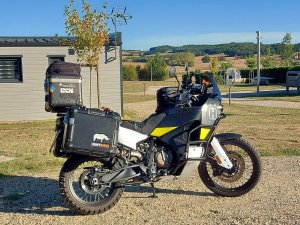 Husqvarna Norden 901 equipped with aluminium lateral cases panniers koffer, valise, crash bar and panniers rack carrier