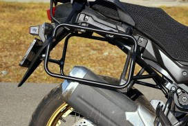 SUZUKI V-Strom 650 Pannier Racks (XT/DE) – Asymmetrical (Exhaust Cutout) - Image 4